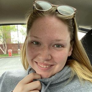 Meet your Posher, Robyn